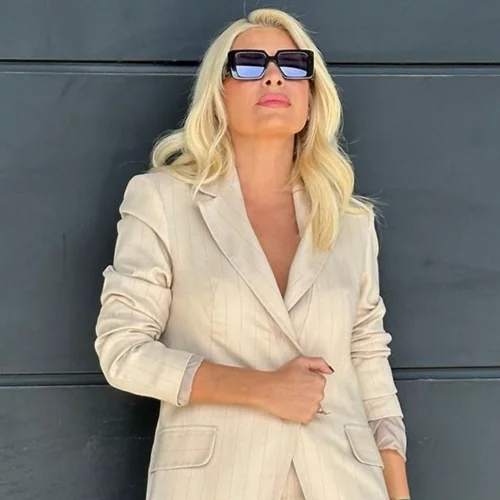 Το quiet luxury look της Ελένης Μενεγάκη που είναι εύκολο να υιοθετήσεις