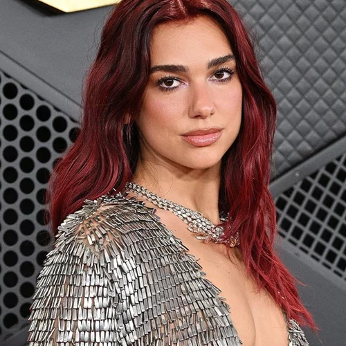 Dua Lipa | Ο σοβαρός λόγος που ακύρωσε τη συναυλία της - "Με πονάει πραγματικά"