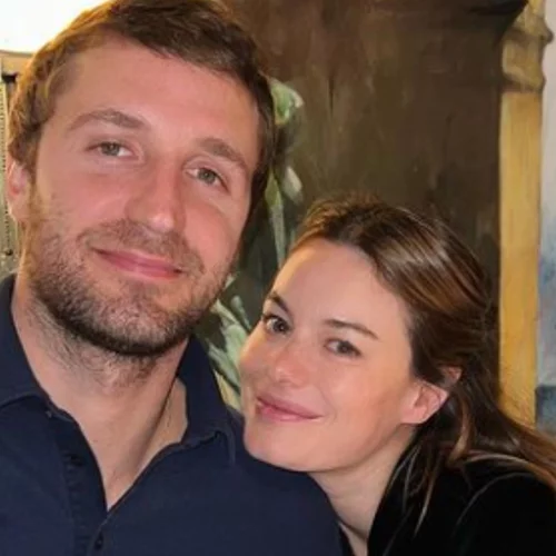 Ο Τεό Νιάρχος είχε γενέθλια | Οι τρυφερές φωτογραφίες που δημοσίευσε η κοπέλα του, Camille Rowe