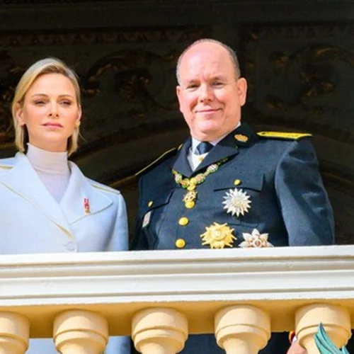 "Έβαλε τον γιο μου να κοιμάται μαζί με τους υπηρέτες"