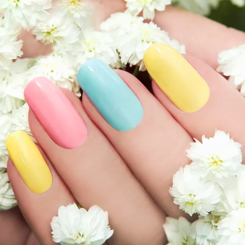 5 "φρέσκιες" ιδέες για να ανανεώσεις το καλοκαιρινό μανικιούρ σου