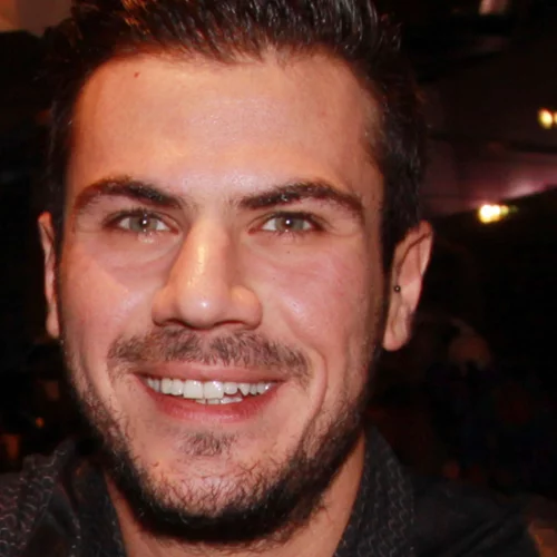 "Εδώ καράβια χάνονται…" | Ο Άκης Πετρετζίκης απαντά στην Αργυρώ Μπαρμπαρίγου