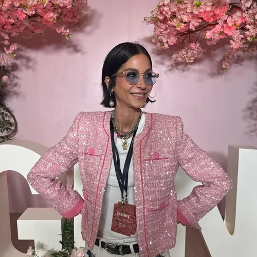 Το tweed σακάκι της Σοφίας Καρβέλα είναι η chic επιλογή που μπορείς να κάνεις αυτό το φθινόπωρο στις πρωινές σου εμφανίσεις