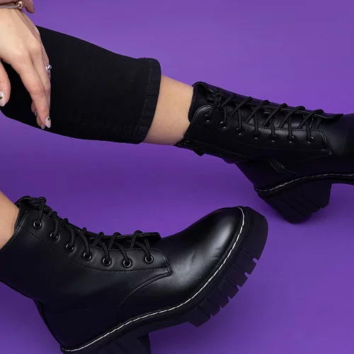 Μποτάκια και loafers | Βρήκαμε τα πιο ωραία και άνετα παπούτσια για φέτος τον χειμώνα