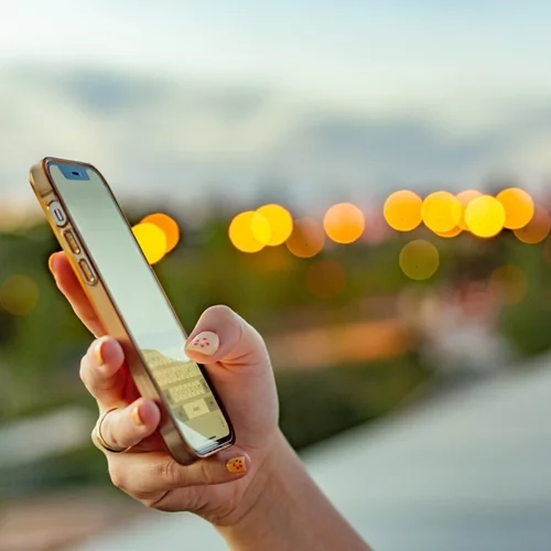 Γιατί το κινητό σου πάντα πρέπει να το αφήνεις με την οθόνη προς τα κάτω