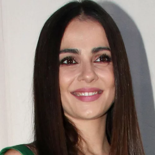 Με πιο ξανθά και μακριά μαλλιά από ποτέ η Αγγελική Δαλιάνη | Φωτογραφίες με το νέο hair look της