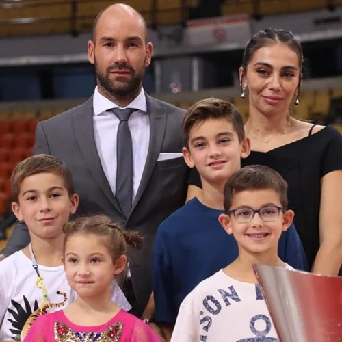 Η κόρη του Βασίλη Σπανούλη και της Ολυμπίας Χοψονίδου θέλει να ασχοληθεί με το μπάσκετ | Το πολύ γλυκό βίντεο στο Ιnstagram