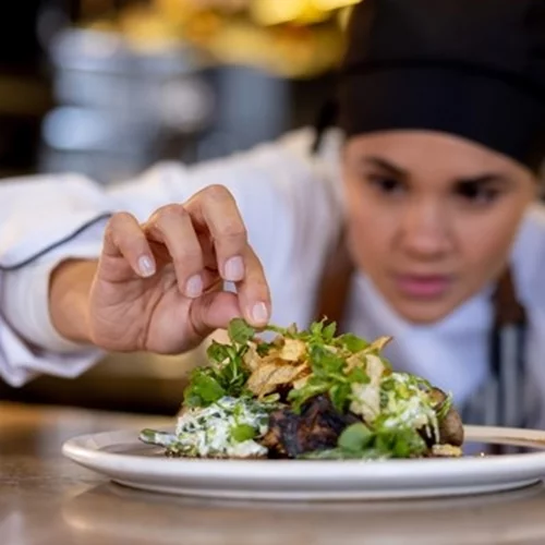 "Απαγορεύεται να φιλήσεις τη σεφ"