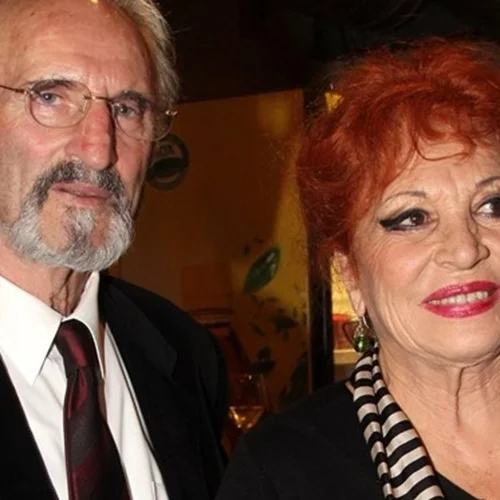 63 χρόνια πριν | Η Χρυσούλα Διαβάτη στο γάμο της ήταν ο ορισμός της κομψότητας - Το πριγκιπικό νυφικό και το ονειρικό headpiece της νύφης