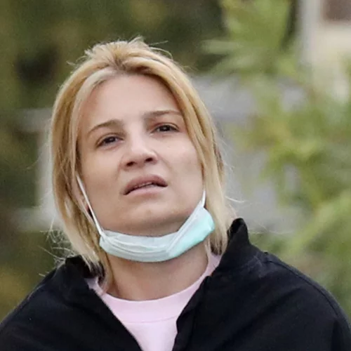 Φαίη Σκορδά | Βόλτα με τον Δημήτρη Λιάγκα χωρίς ίχνος μακιγιάζ