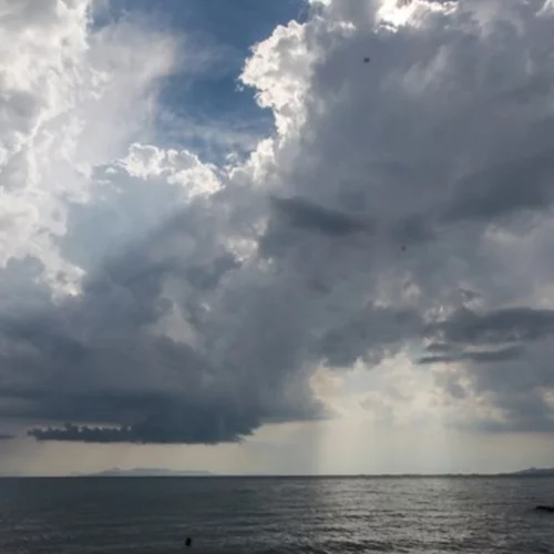 Καιρός | Μικρή πτώση της θερμοκρασίας με σποραδικές καταιγίδες - Σε ποιες περιοχές θα βρέξει