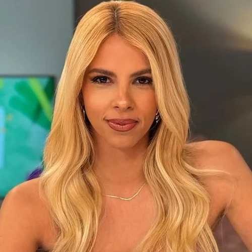 Η Τζένη Μελιτά έκανε πρεμιέρα με κόκκινο εφαρμοστό φόρεμα από το brand που λατρεύουμε να ψωνίζουμε