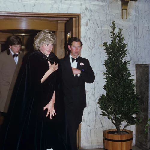 Κάρολος | Τα αγκάθια της δημόσιας εικόνας του & η διαδρομή μέχρι να κερδίσει την αγάπη του κόσμου