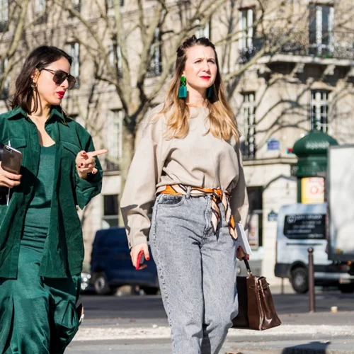 10 casual chic σύνολα βασισμένα στα staples της ανοιξιάτικης γκαρνταρόμπας