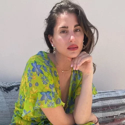 Η Παυλίνα Βουλγαράκη στο Missbloom | Ποια items δεν λείπουν ποτέ από τη βαλίτσα των διακοπών της