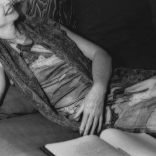 Αnais Nin | "Πόσο λάθος είναι για μια γυναίκα να περιμένει έναν άντρα να φτιάξει τον κόσμο που θέλει, αντί να τον δημιουργήσει μόνη της"