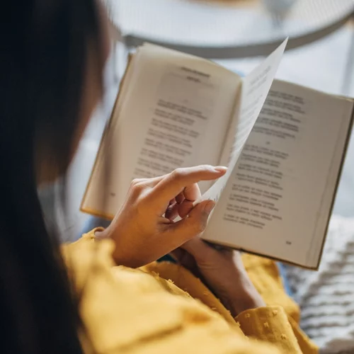 Η γυναικεία ποίηση στην Ελλάδα: Από τις αρχές του 20ου αιώνα μέχρι τις ημέρες μας