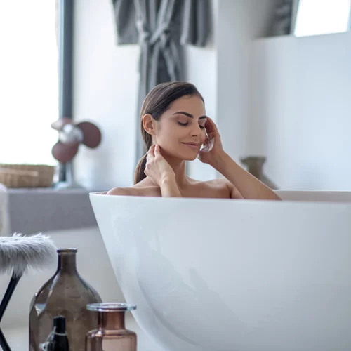 Bath Τime | 6 αφρόλουτρα τόσο μυρωδάτα που άνετα μπορούν να αντικαταστήσουν ακόμα και το άρωμά σου