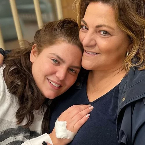 Η Δανάη Μπάρκα ολοκλήρωσε τη διαδικασία της κρυοσυντήρησης ωαρίων και είχε στο πλευρό της τη μητέρα της, Βίκυ Σταυροπούλου