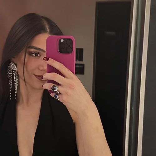 Η Μελίνα Νικολαΐδη έκλεισε τα 21 | Η αγκαλιά με τον Δημήτρη Φιντιρίκο και το μήνυμα της Δέσποινας Βανδή