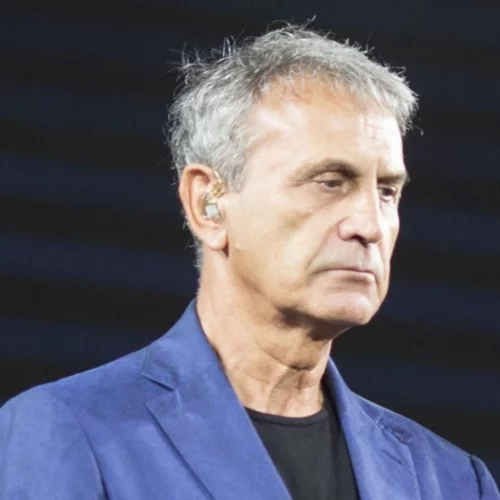 Ποιος Τσιτσάνης; Ποιος Νταλάρας και ποια ντροπή;