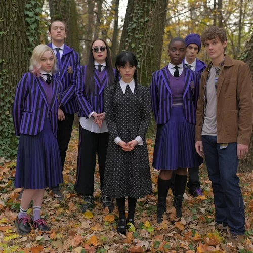 Σου άρεσε το "Wednesday"; Τότε σίγουρα θα λατρέψεις το fashion trend που υιοθετούν οι fans της σειράς