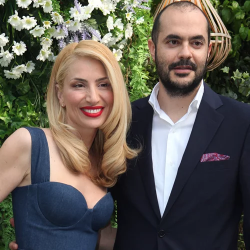 Μαρία Ηλιάκη| Το γλυκό φιλί στην τρυφερή φωτογραφία που δημοσίευσε ο σύζυγος της, Στέλιος Μανουσάκης, για τη γιορτή της