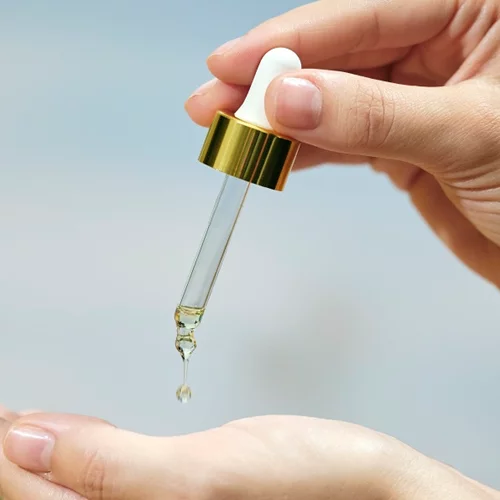 Αν αγαπάς τα έλαια προσώπου, θα λατρέψεις αυτή τη νέα σειρά περιποίησης