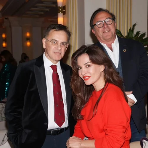 Δήμητρα Ματσούκα | Ντυμένη στα κόκκινα σε βραδινή έξοδο με τον Πέτρο Κόκκαλη, μετά τη δικαστική περιπέτεια.