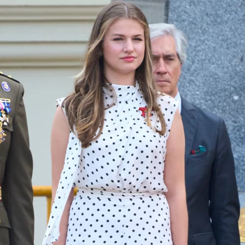 Η πριγκίπισσα Leonor της Ισπανίας σε δημόσια εμφάνιση της με ένα stylish φόρεμα από την H&M