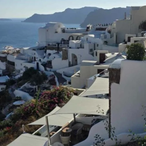 Η Σαντορίνη παραμένει ναυαρχίδα του τουρισμού πολυτελείας