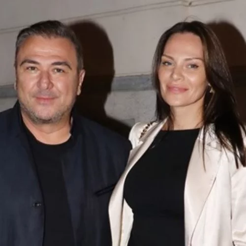 Yβόννη Μπόσνιακ | Με τον Αντώνη Ρέμο στην Πλάκα - Πώς φόρεσε το high west τζιν της;