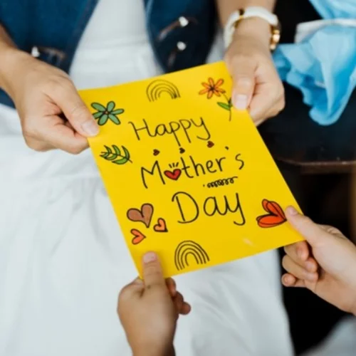 Γιορτή της Μητέρας: Το Doodle της Google είναι αφιερωμένο σε όλες τις μαμάδες του κόσμου