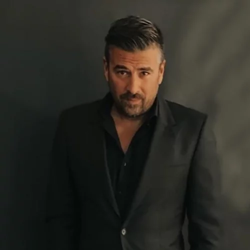 Γιάννης Αϊβάζης | Η τρυφερή αγκαλιά με την Ισμηνη του μετά την παρέλαση - Τον έχει φτάσει σε ύψος