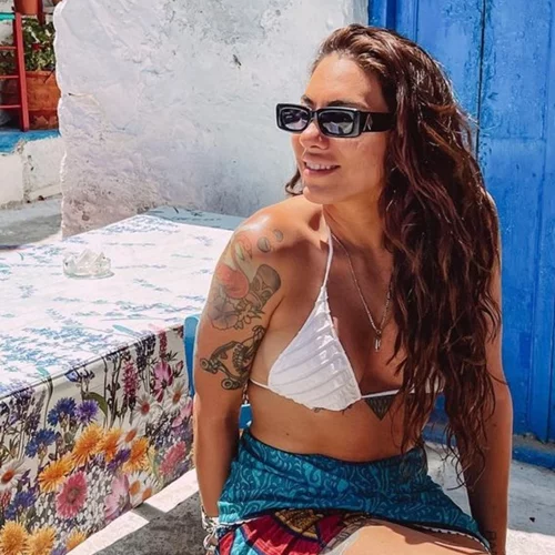 H Ευρυδίκη Βαλαβάνη με τον σύντροφο της στην Μυτιλήνη