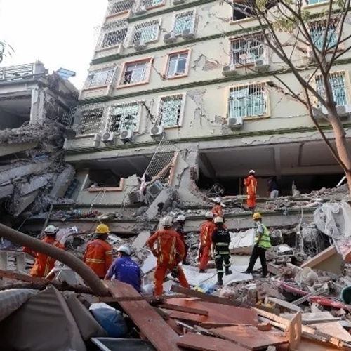 Ξεπέρασαν τους 3.000 οι νεκροί από τον σεισμό 7,7 Ρίχτερ στη Μιανμάρ