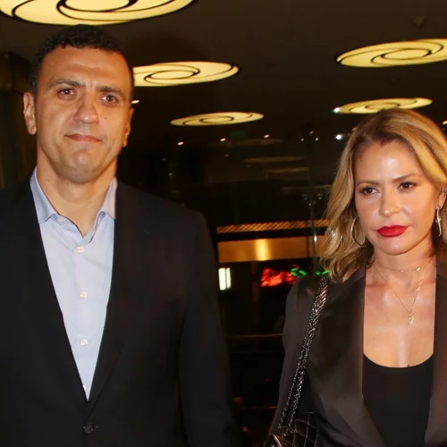 Ο Βασίλης Κικίλιας ποζάρει αγκαλιά με τον γιο του στην Πάτμο - Δείτε τη φωτογραφία