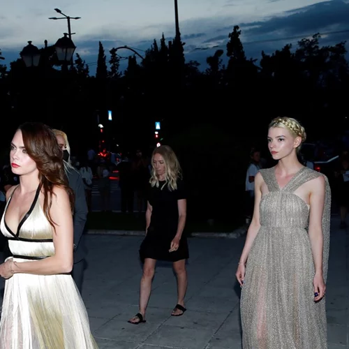 Cara Delevingne | Το στιλιστικό ατύχημα που έσωσε η Anya Taylor-Joy στο σόου του Dior