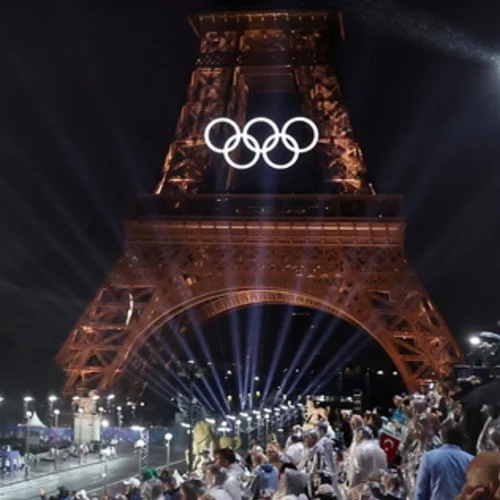 Ολυμπιακοί Αγώνες 2024 | Η έντονη βροχόπτωση έχει οδηγήσει σε αποχωρήσεις θεατών από την Τελετή Έναρξης