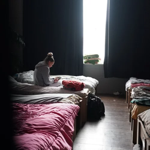 ΟΗΕ | Να μην επιτρέπεται η φιλοξενία μόνων προσφύγων γυναικών από εργένηδες άνδρες