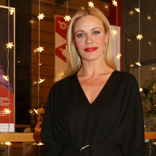 Ζέτα Μακρυπούλια | Φόρεσε τις παγιέτες όπως όλες οι Γαλλίδες fashionistas