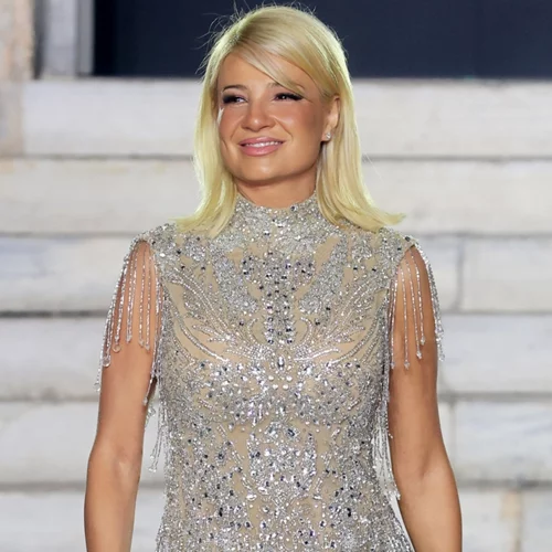 Φαίη Σκορδά | Έλαμψε στην πασαρέλα της Eβδομάδας Mόδας της Αθήνας σε ρόλο μοντέλου