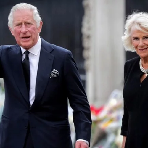Νταϊάνα| Το κρυφό μήνυμα του Κάρολου στο διάγγελμά του - Η μοναδική φορά που υποκλήθηκε η Βασίλισσα Ελισάβετ