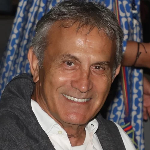 Γιώργος Νταλάρας | Η σπάνια εμφάνιση με τα εγγόνια του - Πόσο μεγάλωσαν τα παιδιά της Γεωργιάνας Νταλάρα