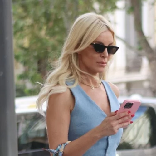 Κατερίνα Καινούργιου | Με cargo τζιν στη Βουκουρεστίου