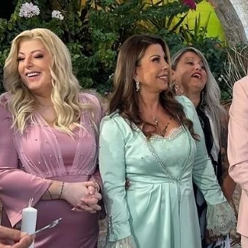 Άντζελα Δημητρίου | Περήφανη γιαγιά στη βάπτιση της εγγονής της - Τραγούδησε ζωντανά μαζί με συναδέλφους της που ήταν καλεσμένοι