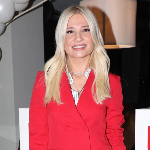 Φαίη Σκορδά | Το κοστούμι της είναι αυτό που θα φορεθεί περισσότερο τον φετινό χειμώνα