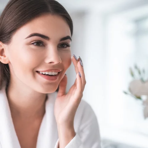 Βρήκαμε τα προϊόντα που χαρίζουν σύσφιγξη, ανόρθωση περιγράμματος και ορατό lifting