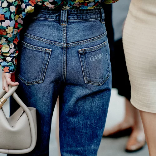 O μόνος τρόπος που θα φορέσεις denim τη νέα σεζόν