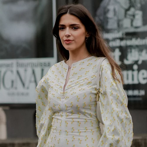 Οι fashionistas στο Λονδίνο και το Παρίσι αφήνουν "στην άκρη" τα ballet flats για αυτά τα παπούτσια